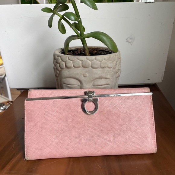 FERRAGAMO wallet “pretty in pink” chrome finish hardware - Picture 1 of 14